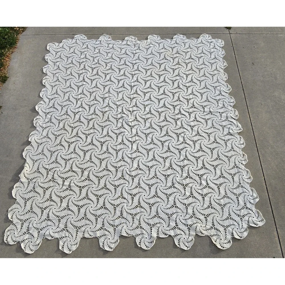 VTG Handmade Crochet Lace Bedspread Spiral Pinwheel Cottagecore 76x86 Full Queen